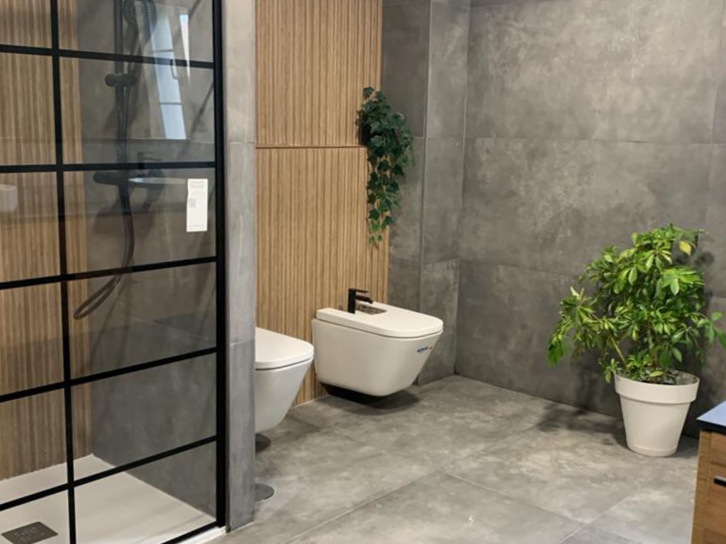 bano con bidet blanco